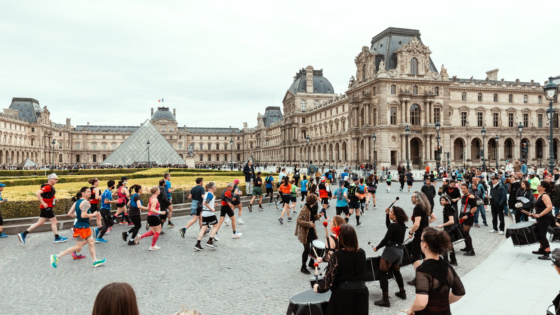 Runners passing the Louvre in Paris