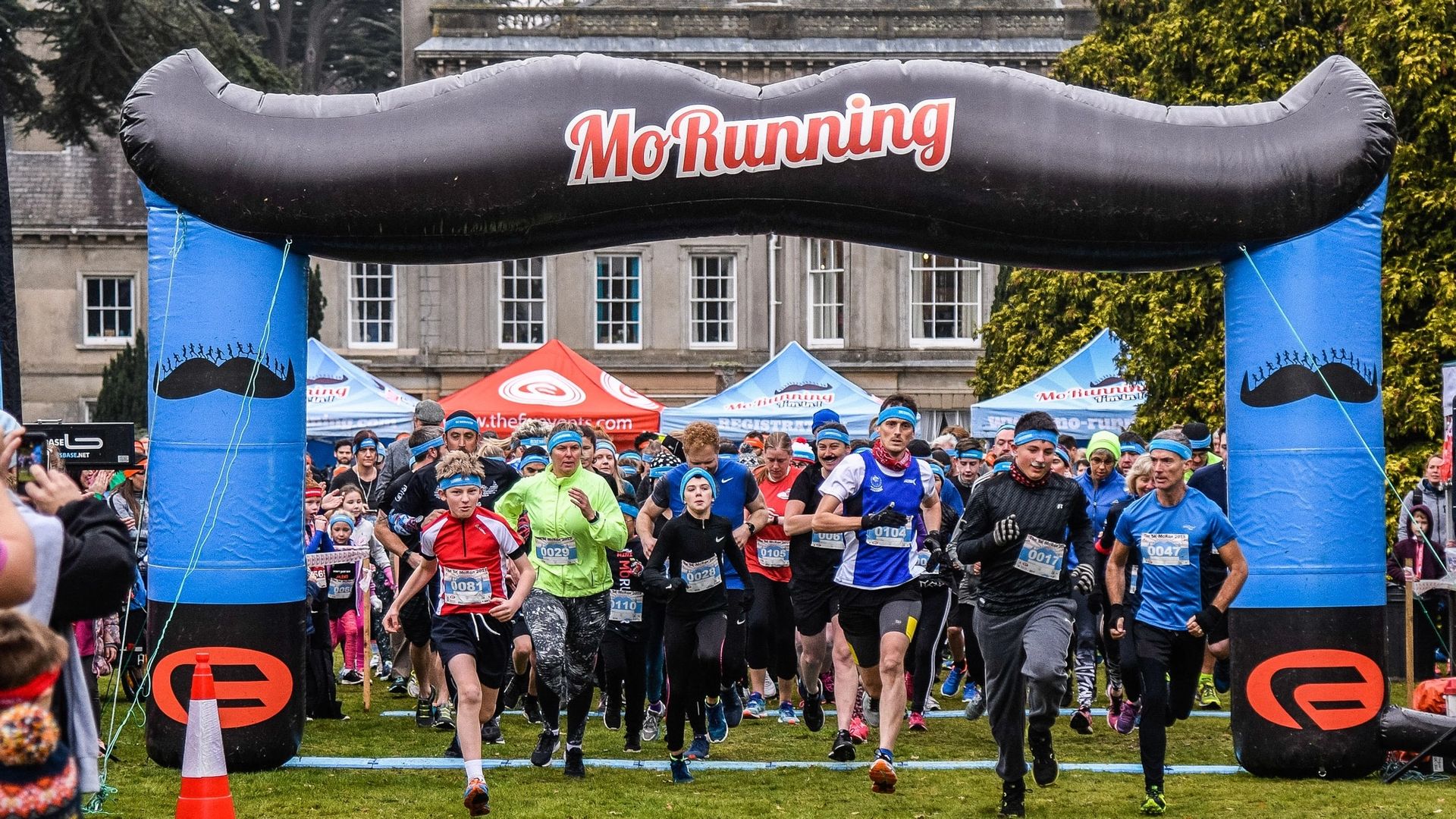 The runners set off at a Mo Running event.